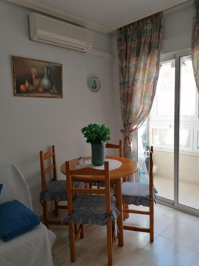 Gemuetliche Ferienwohnung In Torrevieja Ca100M Vom Strand Playa Del Cura Entfernt מראה חיצוני תמונה